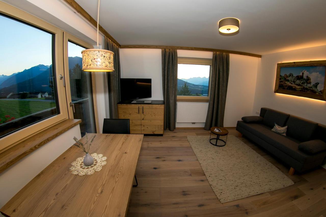 Apartment Wiesenhof - NATUR&WEITBLICK über Innsbruck - Ladestation für Elektroautos Exterior foto