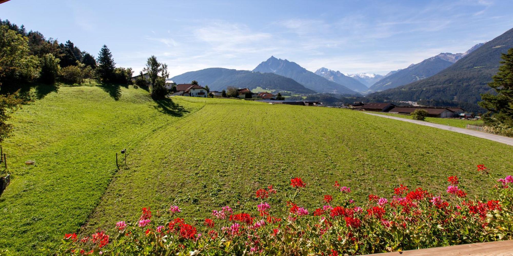 Apartment Wiesenhof - NATUR&WEITBLICK über Innsbruck - Ladestation für Elektroautos Exterior foto