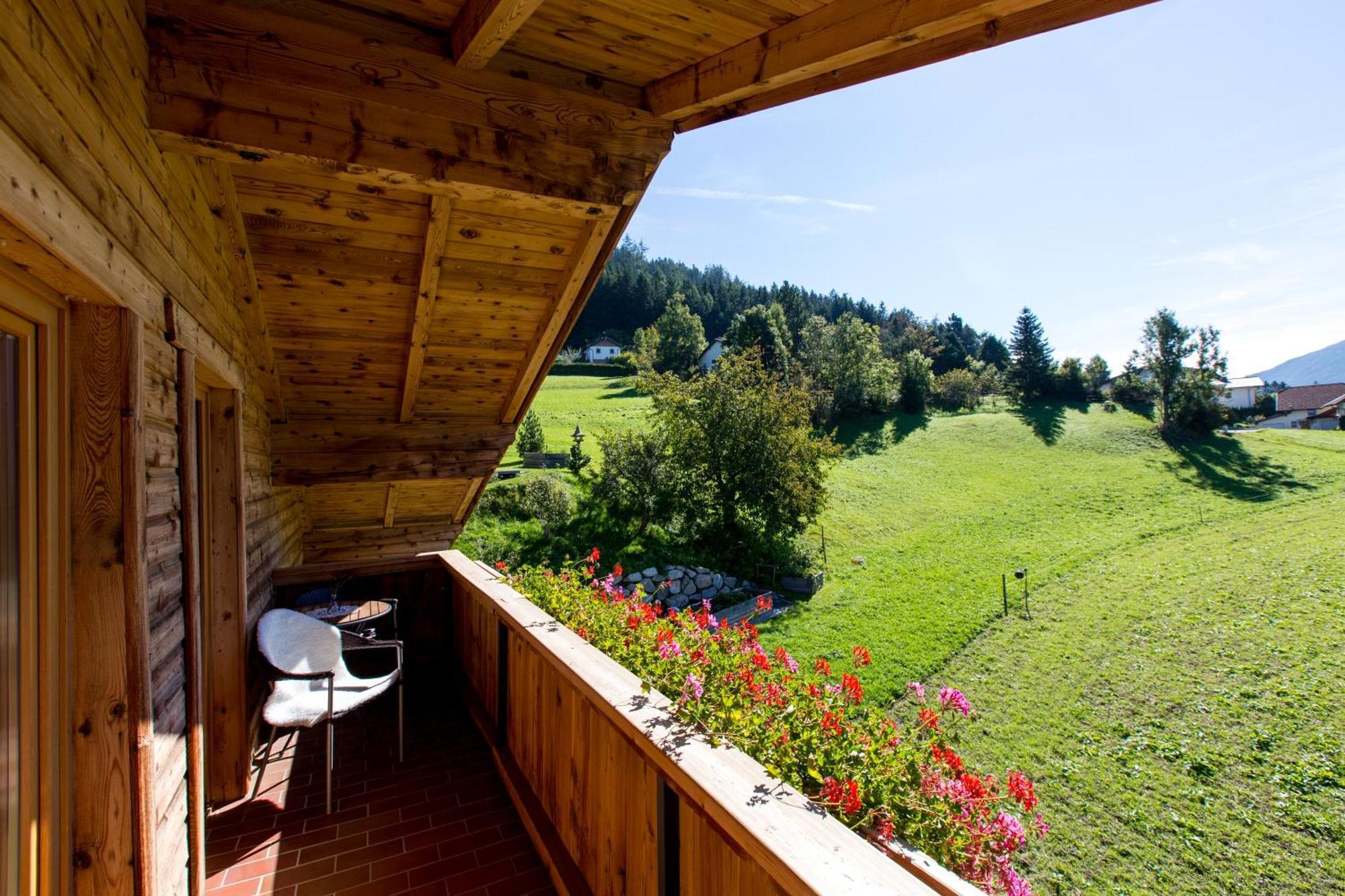 Apartment Wiesenhof - NATUR&WEITBLICK über Innsbruck - Ladestation für Elektroautos Exterior foto